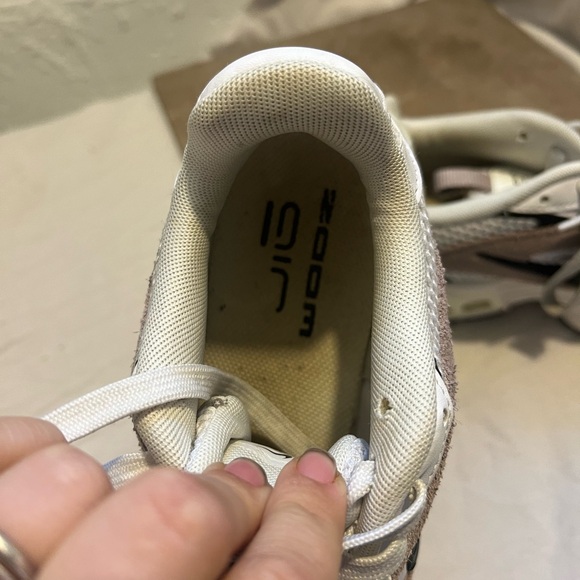 Nike Zoom Air Fire Size Women’s 7.5 in Dust, Black, and White - Picture 5 of 7